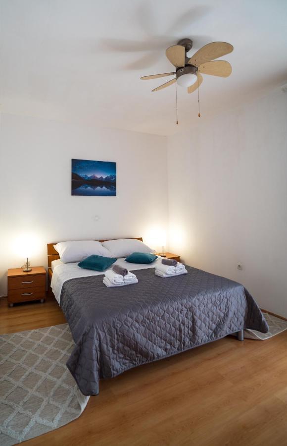 Sea Lover Apartment Zara Esterno foto