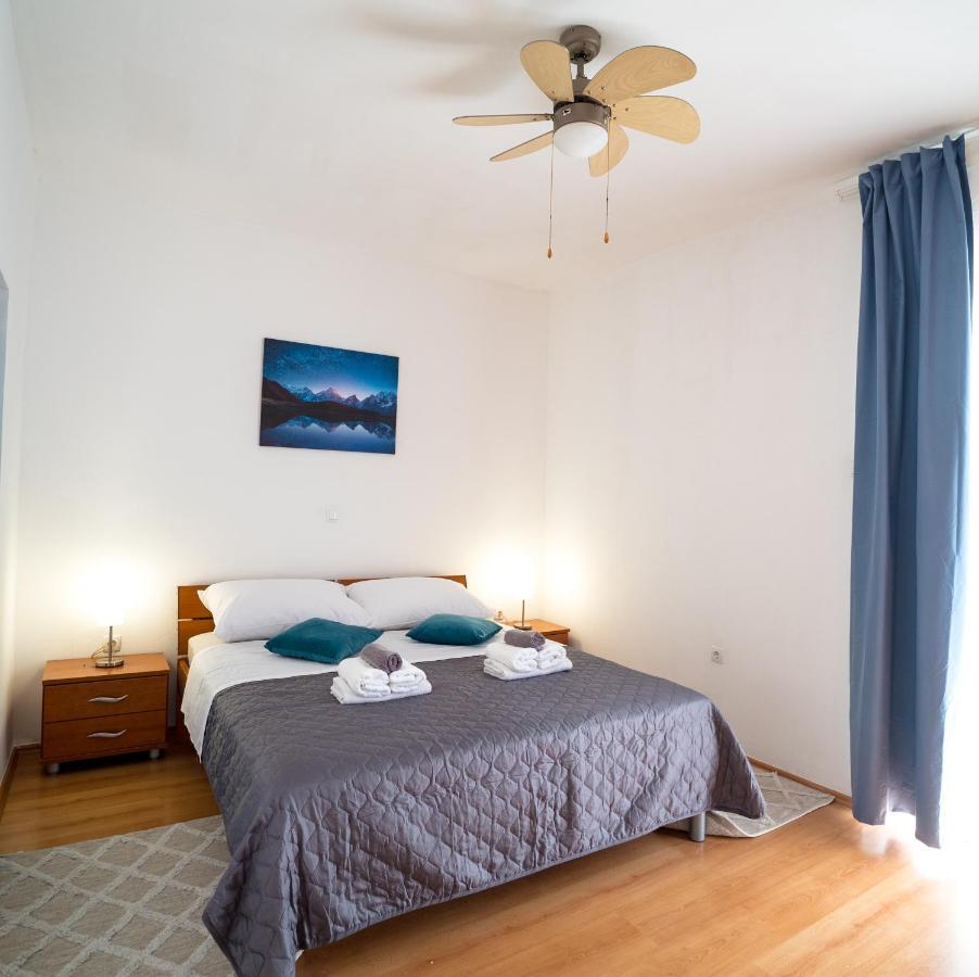 Sea Lover Apartment Zara Esterno foto